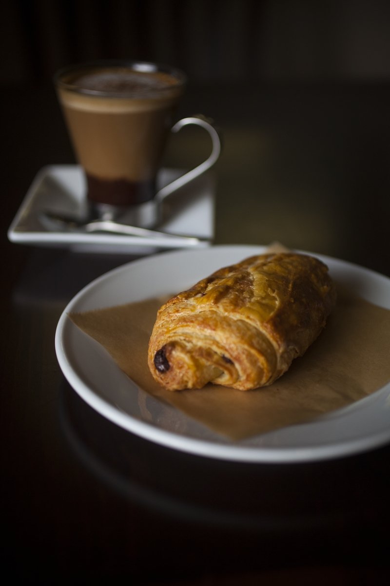 chocolate_croissant_and_coffee